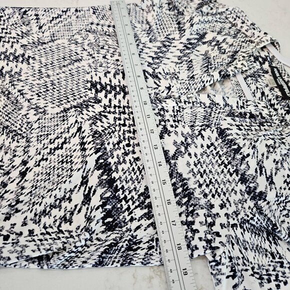 Karl Lagerfeld Paris Knit Blouse Small Black & White Abstract Long Sleeve Top - Picture 7 of 7